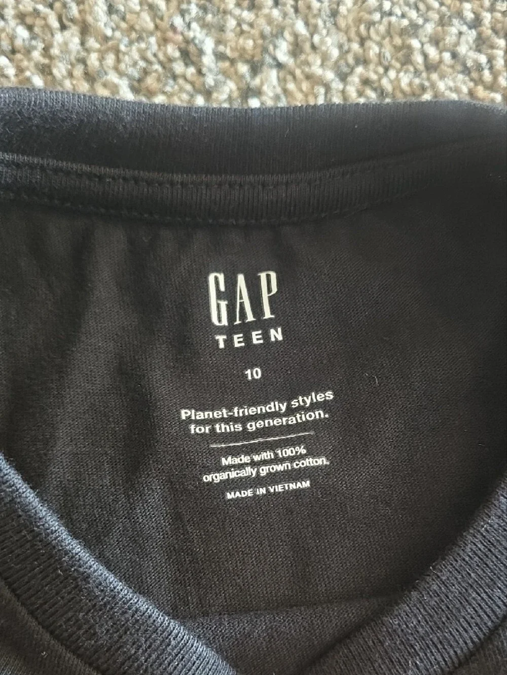GAP Teen Short-Sleeve Pocket Tees in Black and Light Gray. Size 10. NWT